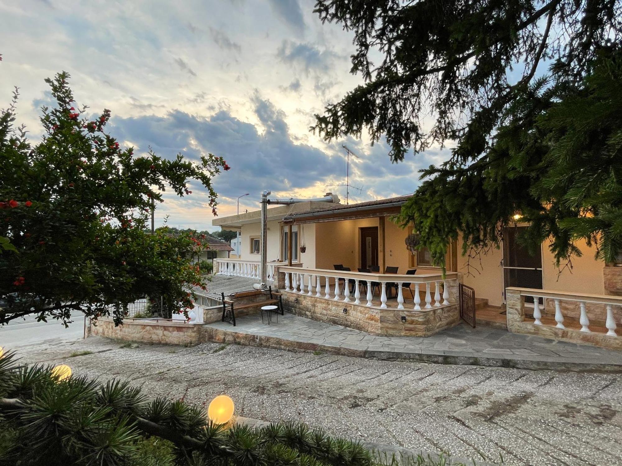 Aristides Guesthouse Krinídhes Esterno foto