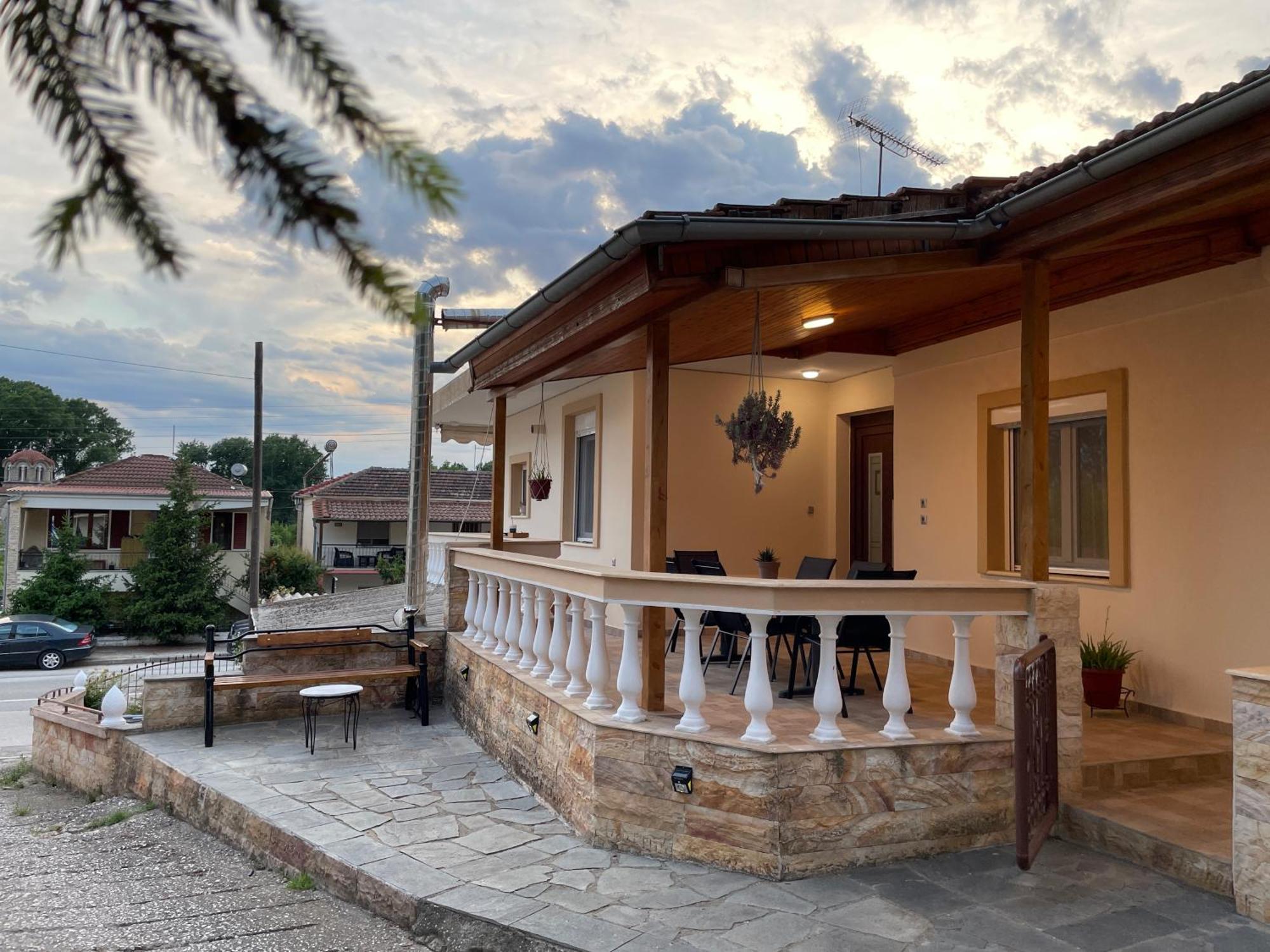 Aristides Guesthouse Krinídhes Esterno foto
